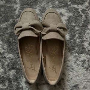 NEW IN BOX: London Rag tan loafers with bow (size 6)